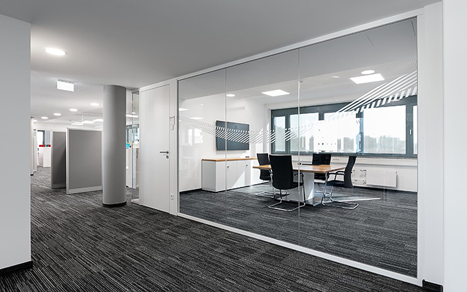 ultimo caso aziendale circa Progetto Siemens SlimFrame Glass Partition per Edifici Commerciali