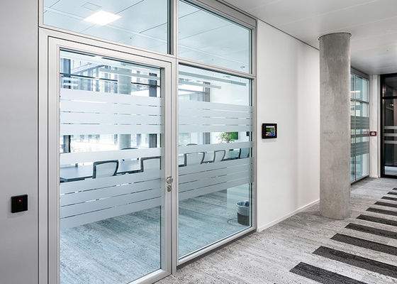 Ufficio moderno ed elegante Parete divisoria in vetro singolo Sala acustica Griglia di rialzo vetro temperato